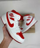 Air Jordan blancas y rojas